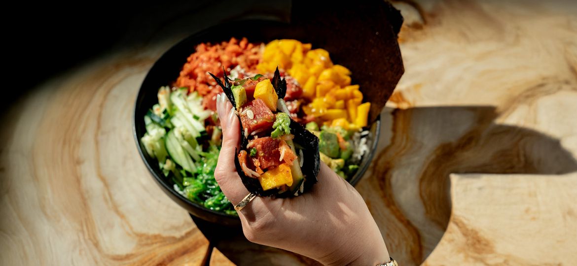 healthy bowl with ahi tuna and nutritious toppings