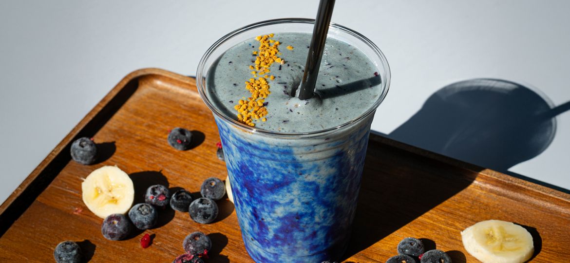 healthy nourish smoothie with blueberries and banana
